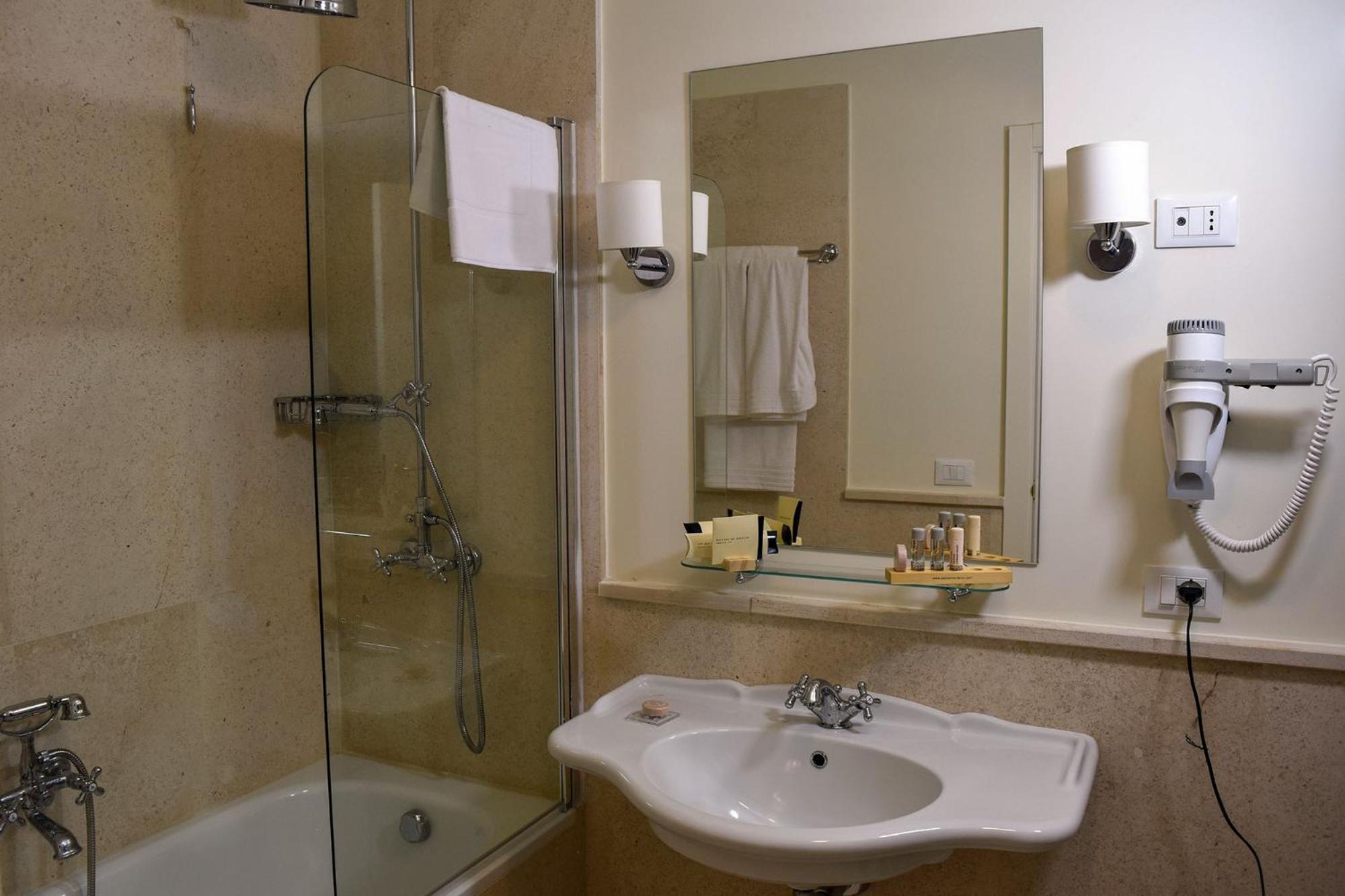 junior suite, Torrione Hotel 8/8