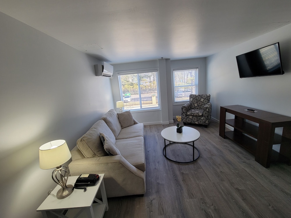 Grand Beach Inn 32/39