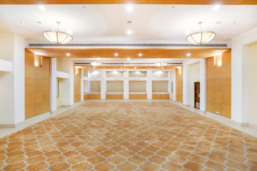 Lemon Tree Premier 1 Leisure Valley Gurugram 14/60