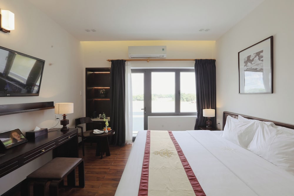 Huong Giang Hotel 33/77