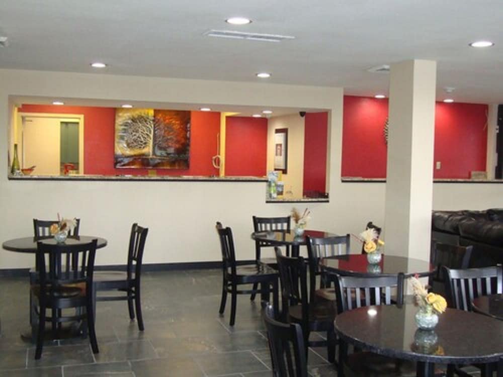 Econo Lodge Inn & Suites Jackson Northwest 30/38