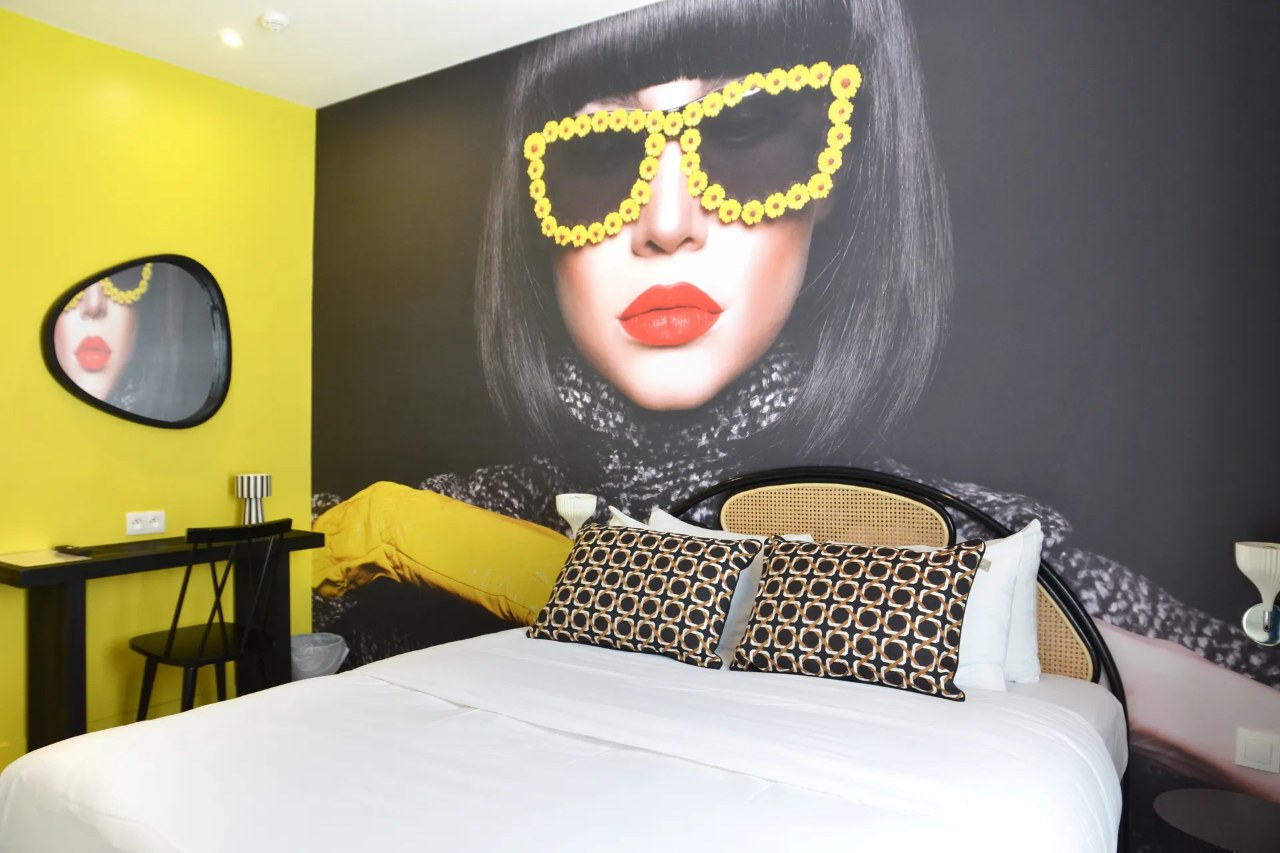 Glam's Hotel 10/12