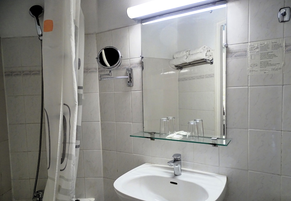 Hipotel Belgrand Edith Piaf 49/50