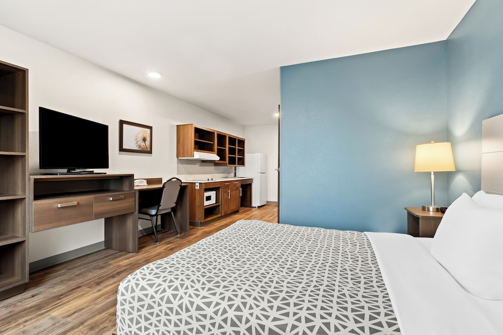 WoodSpring Suites Denver Commerce City 4/20