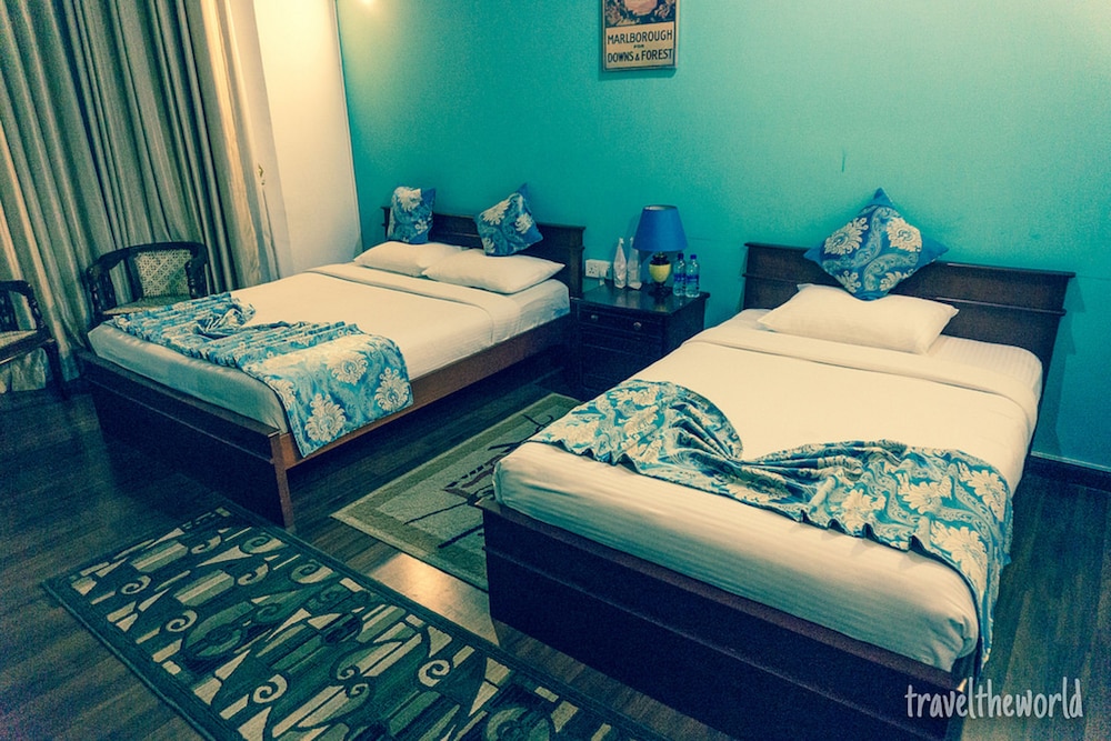 COMFORT, TWIN BEDS