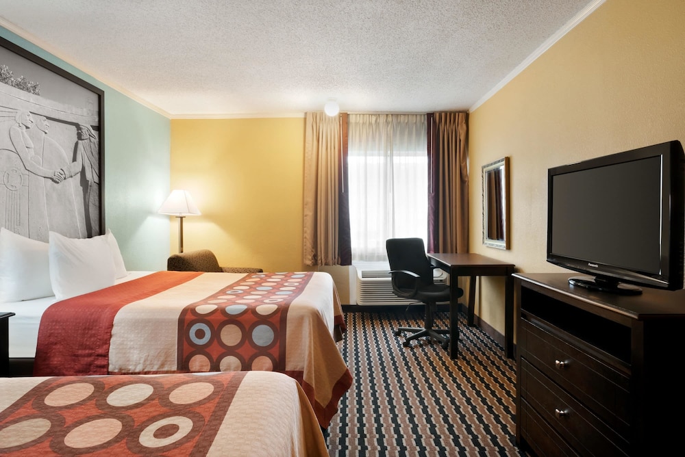 Super 8 by Wyndham Des Moines 20/29