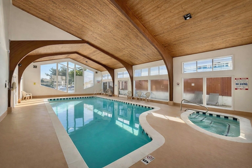 Stargazer Inn And Suites 40/66