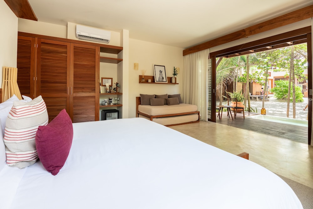 Suite, King and Twin Beds, Garden View, Plunge Pool, Ground Floor