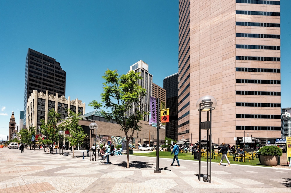Grand Hyatt Denver 72/78