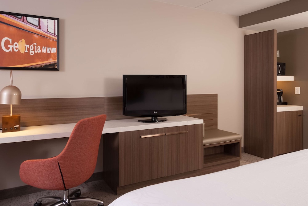Hilton Garden Inn Atlanta Airport/Millenium Center 36/43