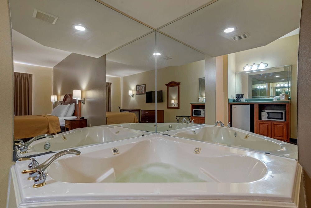 Econo Lodge Inn & Suites Flowood - Jackson Northeast 4/35