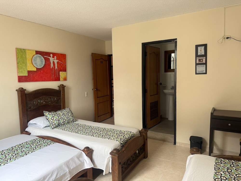 Hotel Los Tunjos 36/56