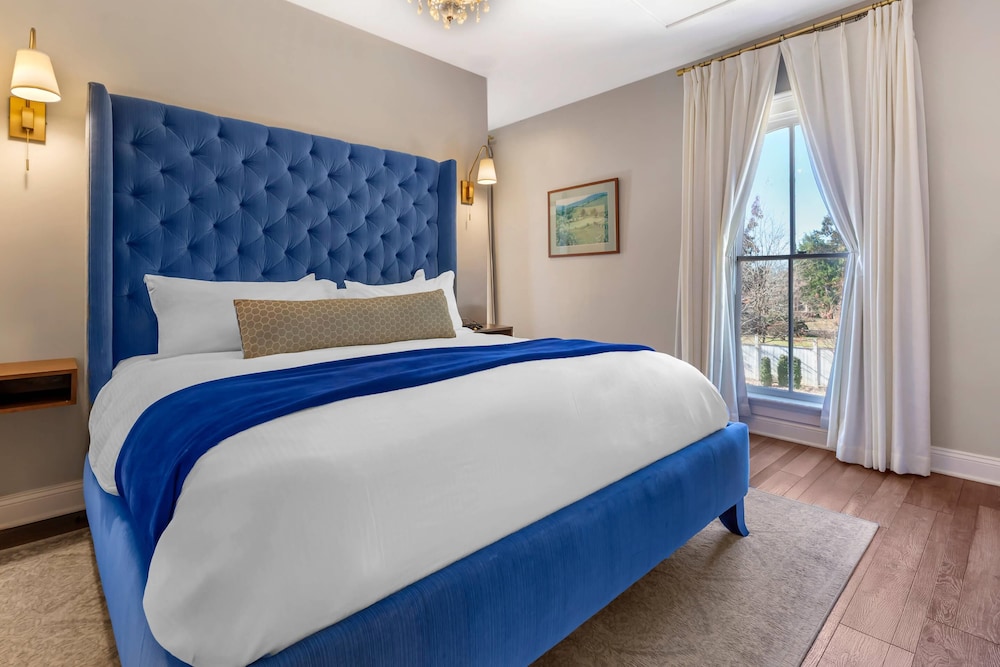 The Colonial Inn an Ascend Collection Hotel 17/50