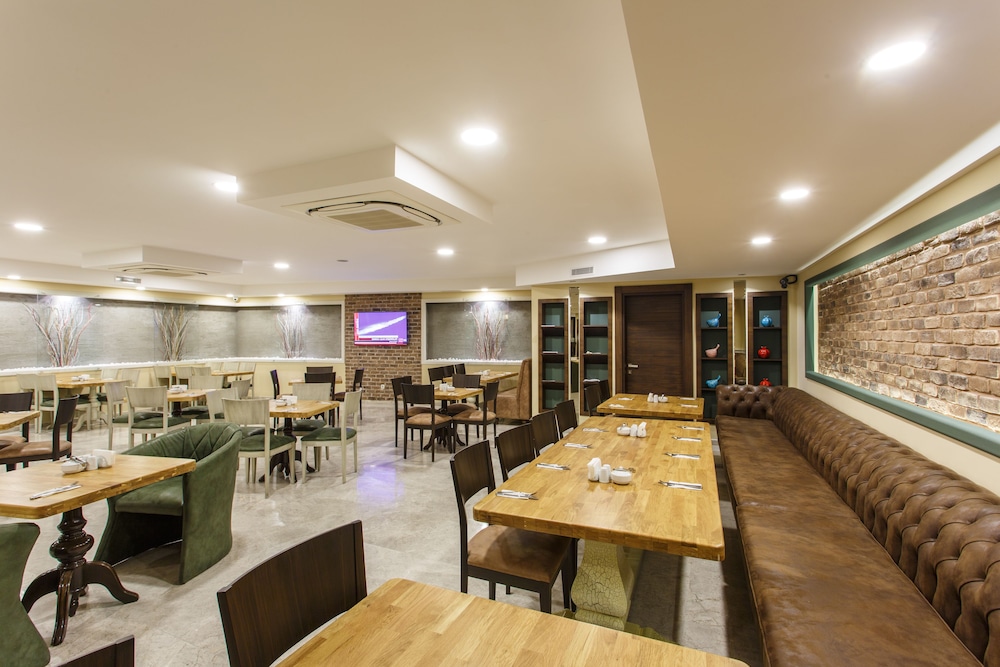 ANTROYAL HOTEL 33/50