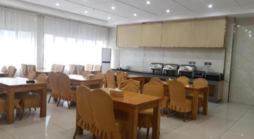 GreenTree Inn Express Shanghai Baoshan District Youyi Road Metro Station 38/46
