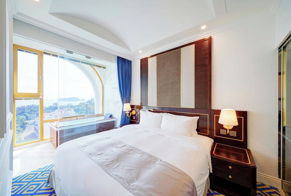 Goldone Hotel And Suites 32/72