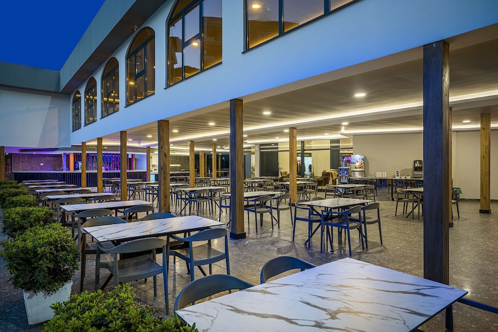 Blue Star Hotel 25/50