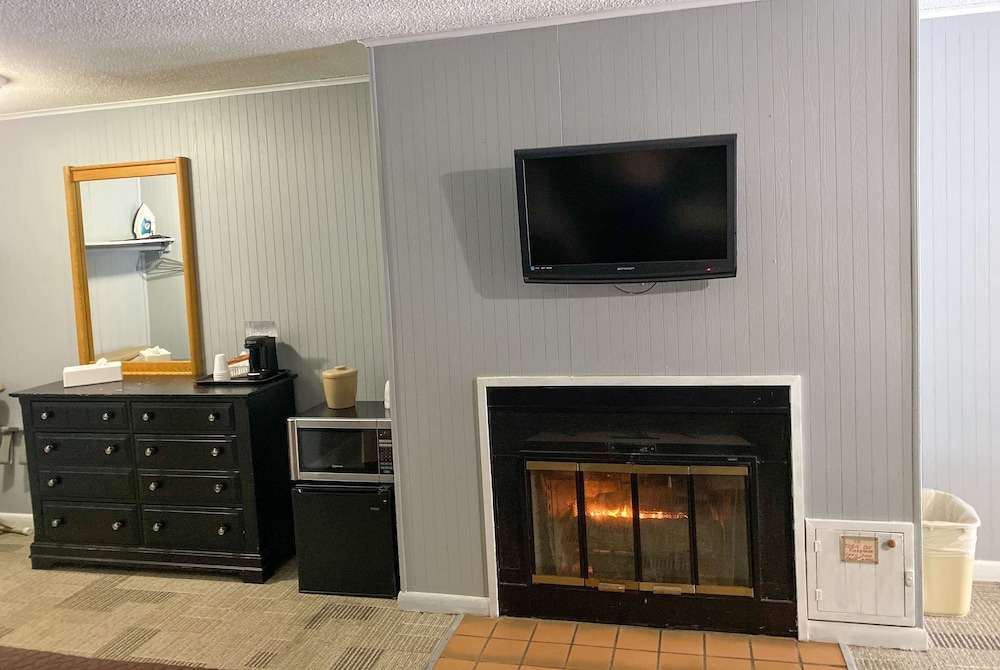 Travelodge By Wyndham Lincoln Near White Mountain 30/53