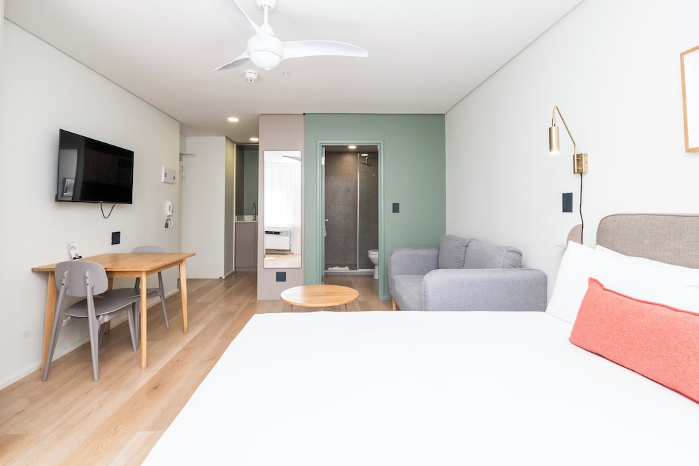 Habitat Aparthotel by Totalstay 34/55