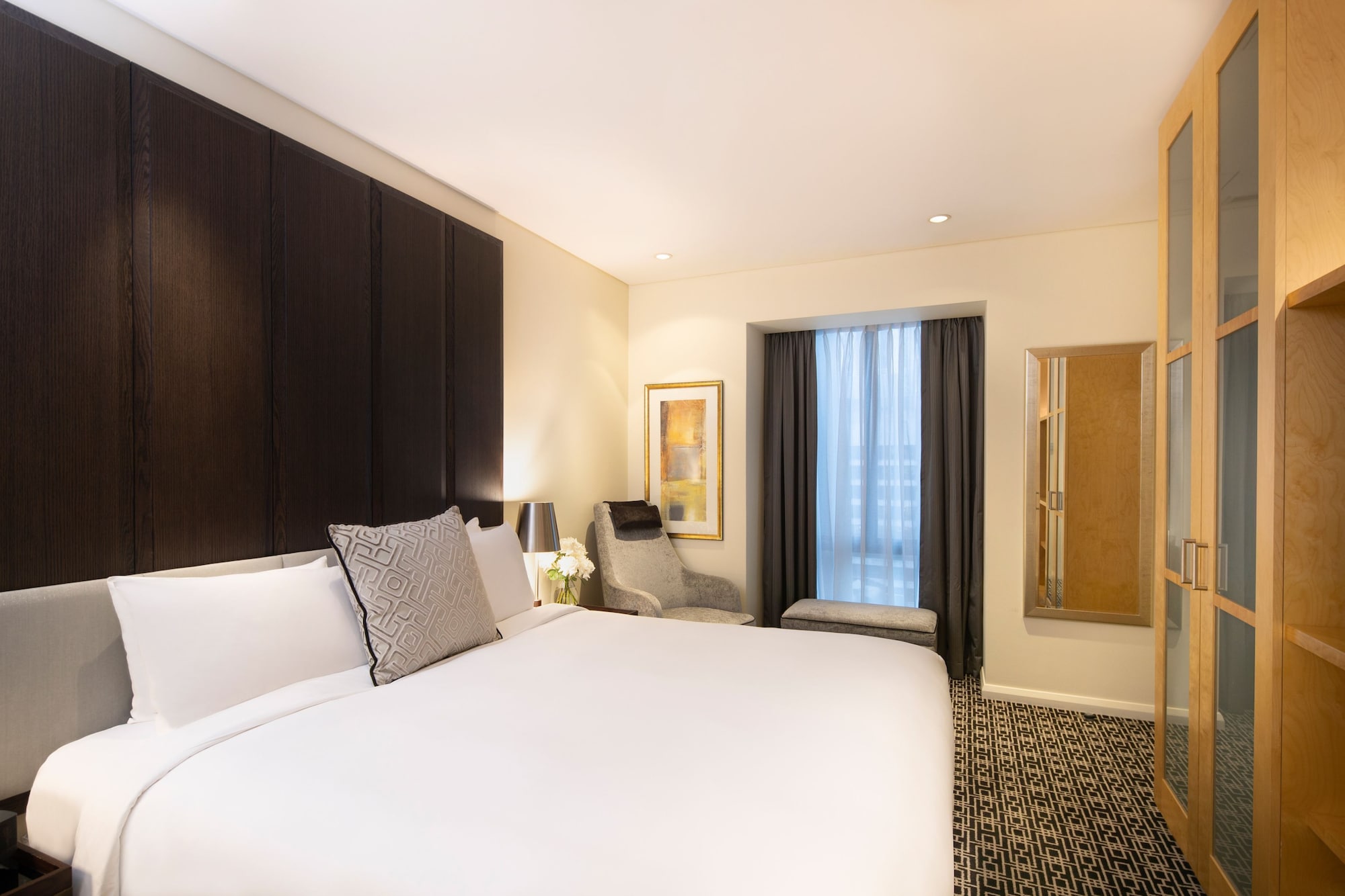 JUNIOR SUITE, KING BED