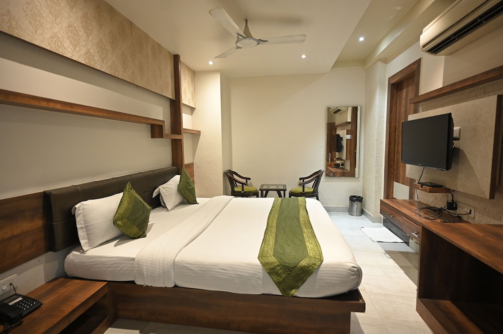 Hotel Saffron 25/50