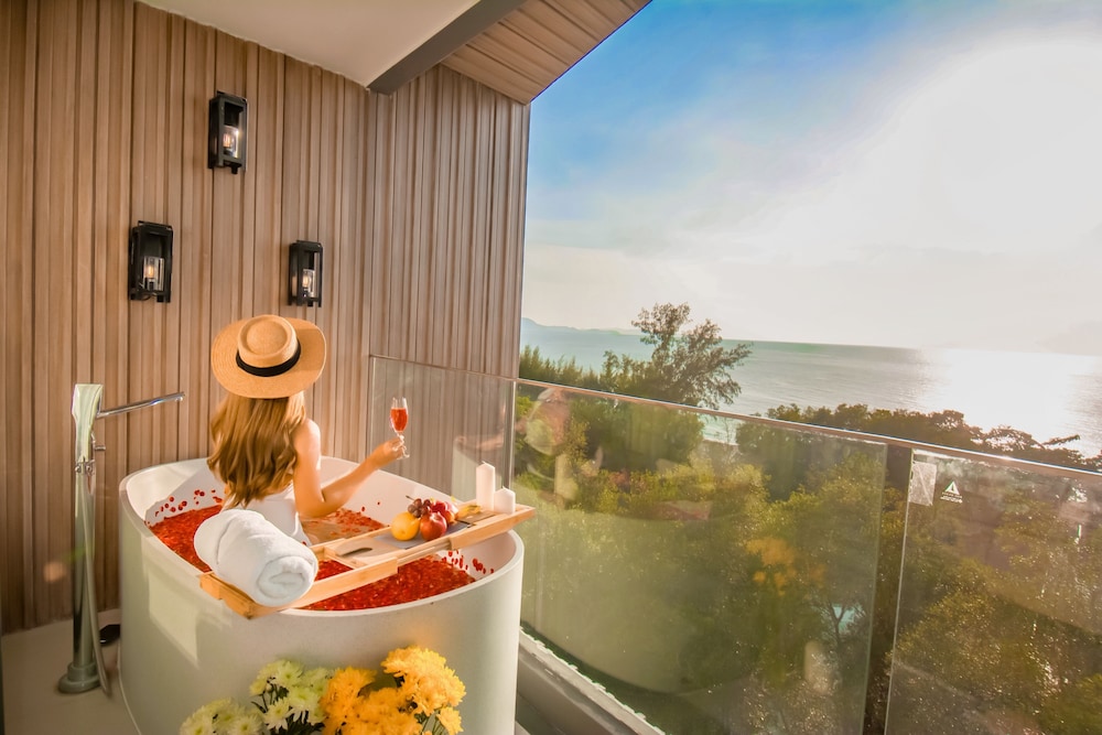 Bayphere Hotel Pattaya JC 18/49