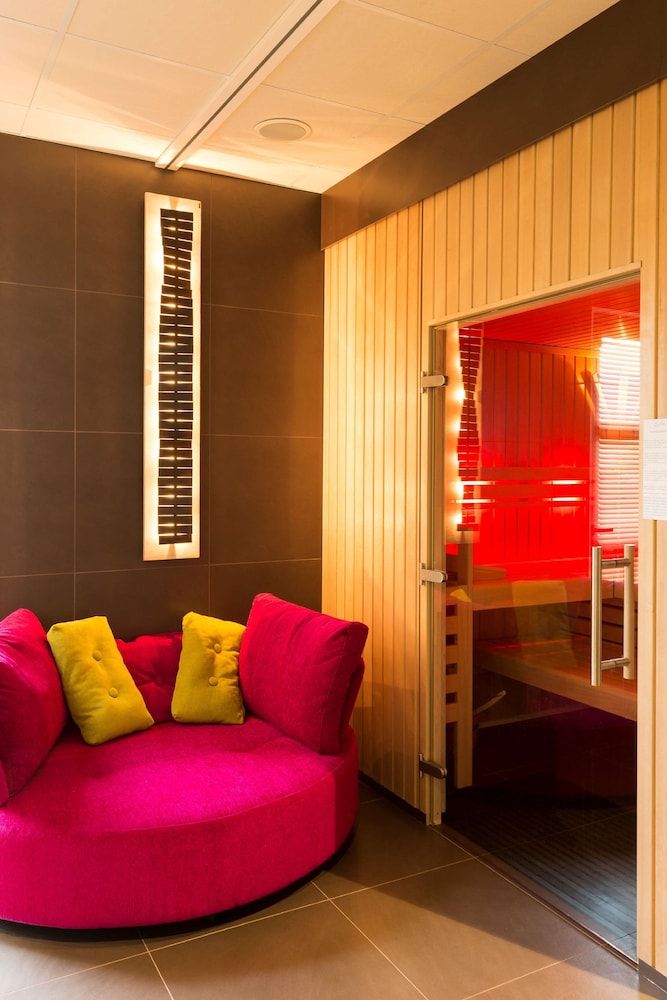 PREMIERE CLASSE HOTEL ROISSY - AEROPORT CDG - LE MESNIL AMELOT 40/61