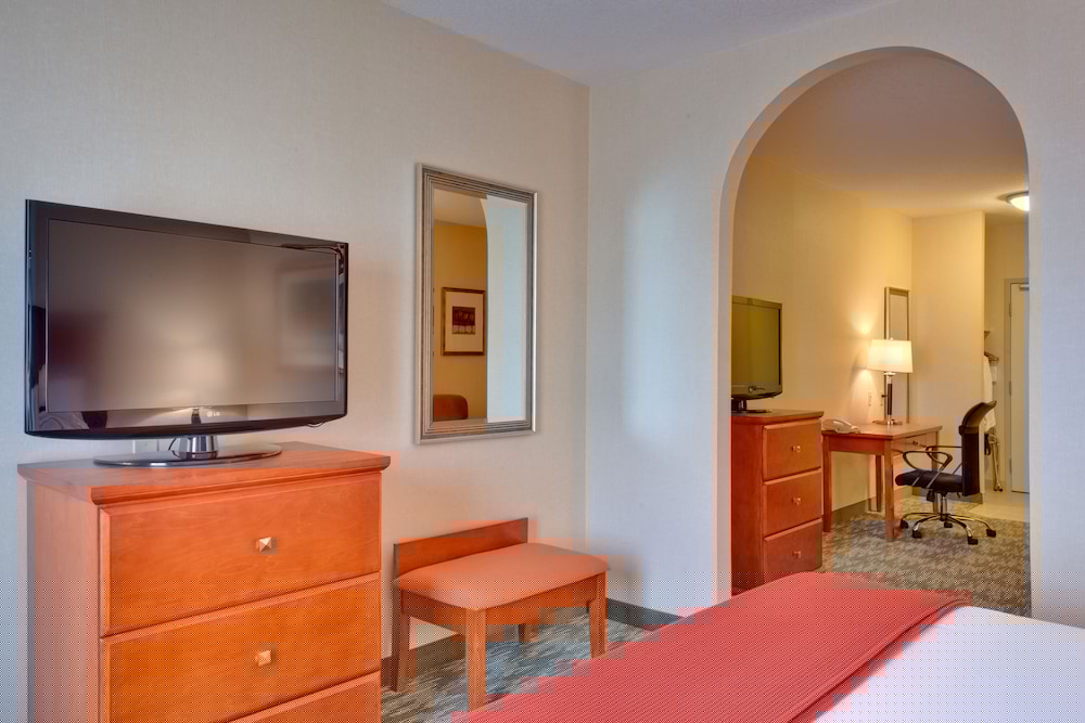 Holiday Inn Express Hotel Suites Edmonton South 23/50