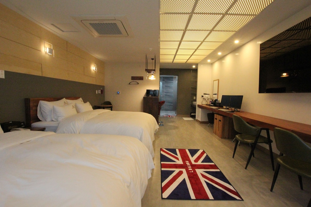 Nova Hotel 7/32