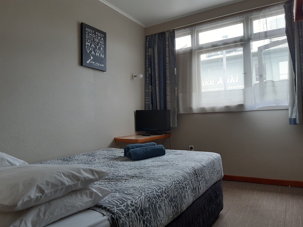 ROOM, DOUBLE BED, SHARED BATHROOM