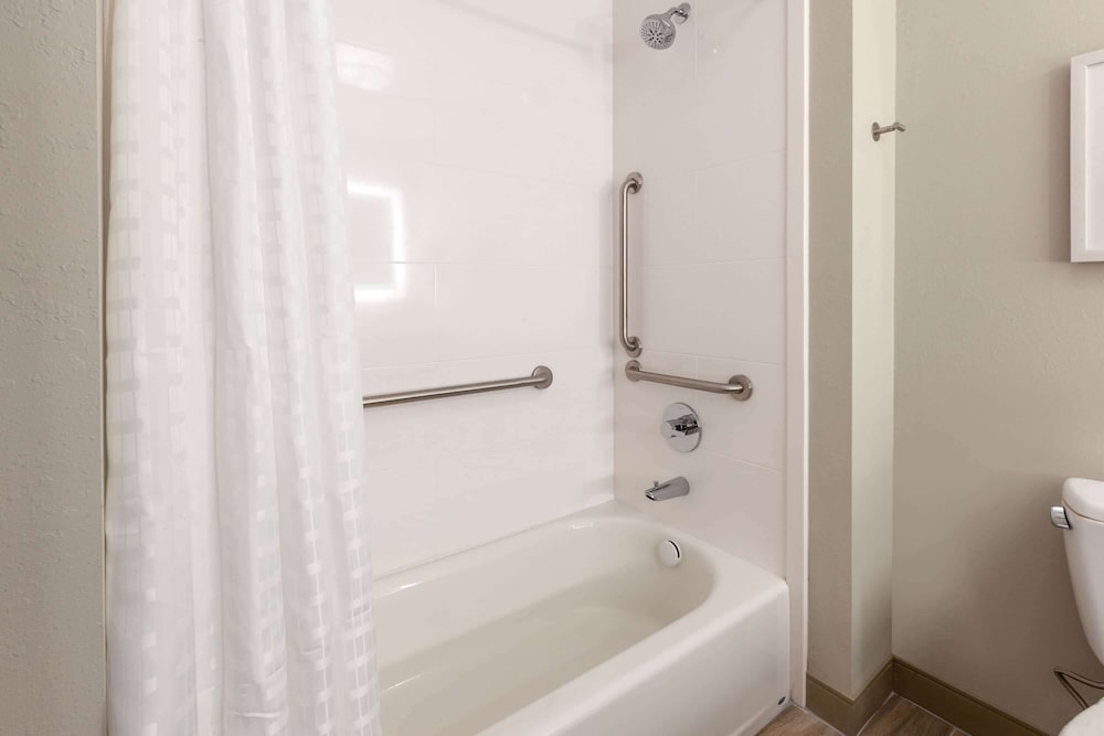 La Quinta Inn & Suites by Wyndham Middletown-Goshen 36/36