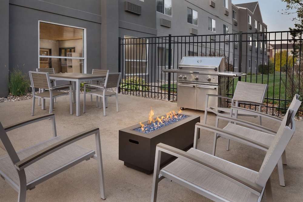 Country Inn & Suites by Radisson, Brookings, SD 30/39