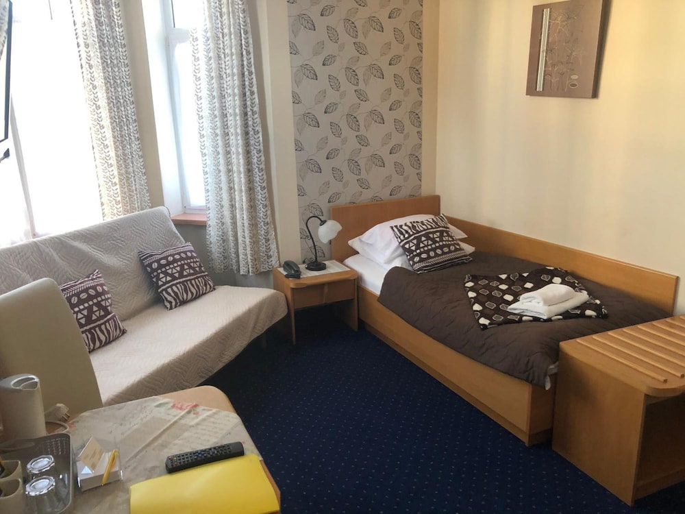 Hotel Bella 50/71