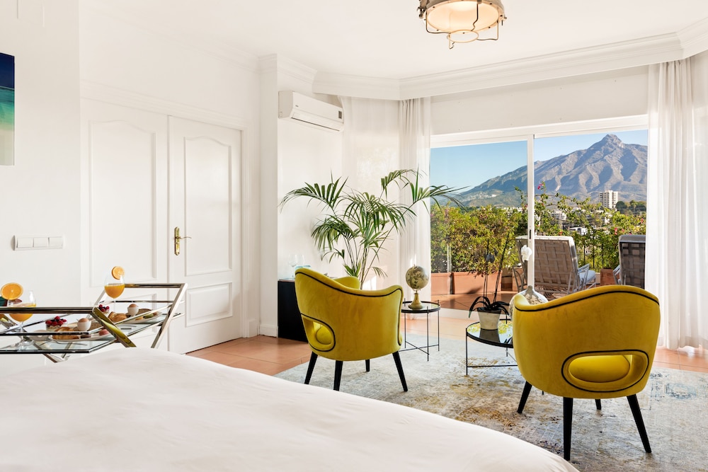 Molo 44 Suites Puerto Banus 35/85