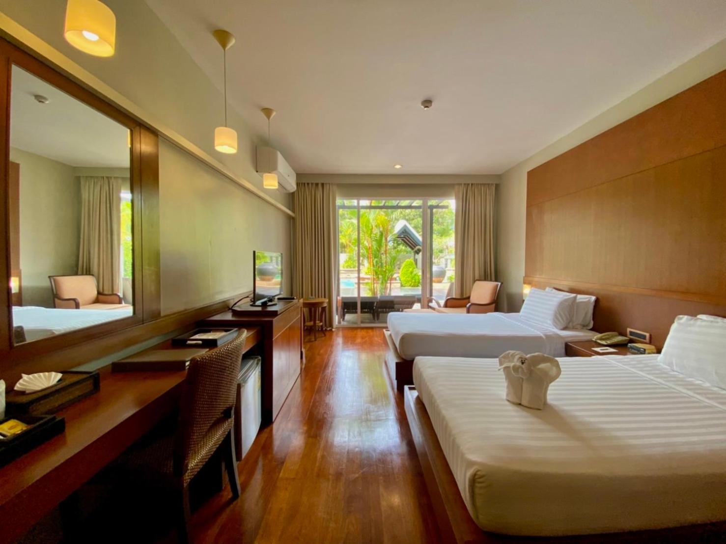 Mini, Suite, King Bed