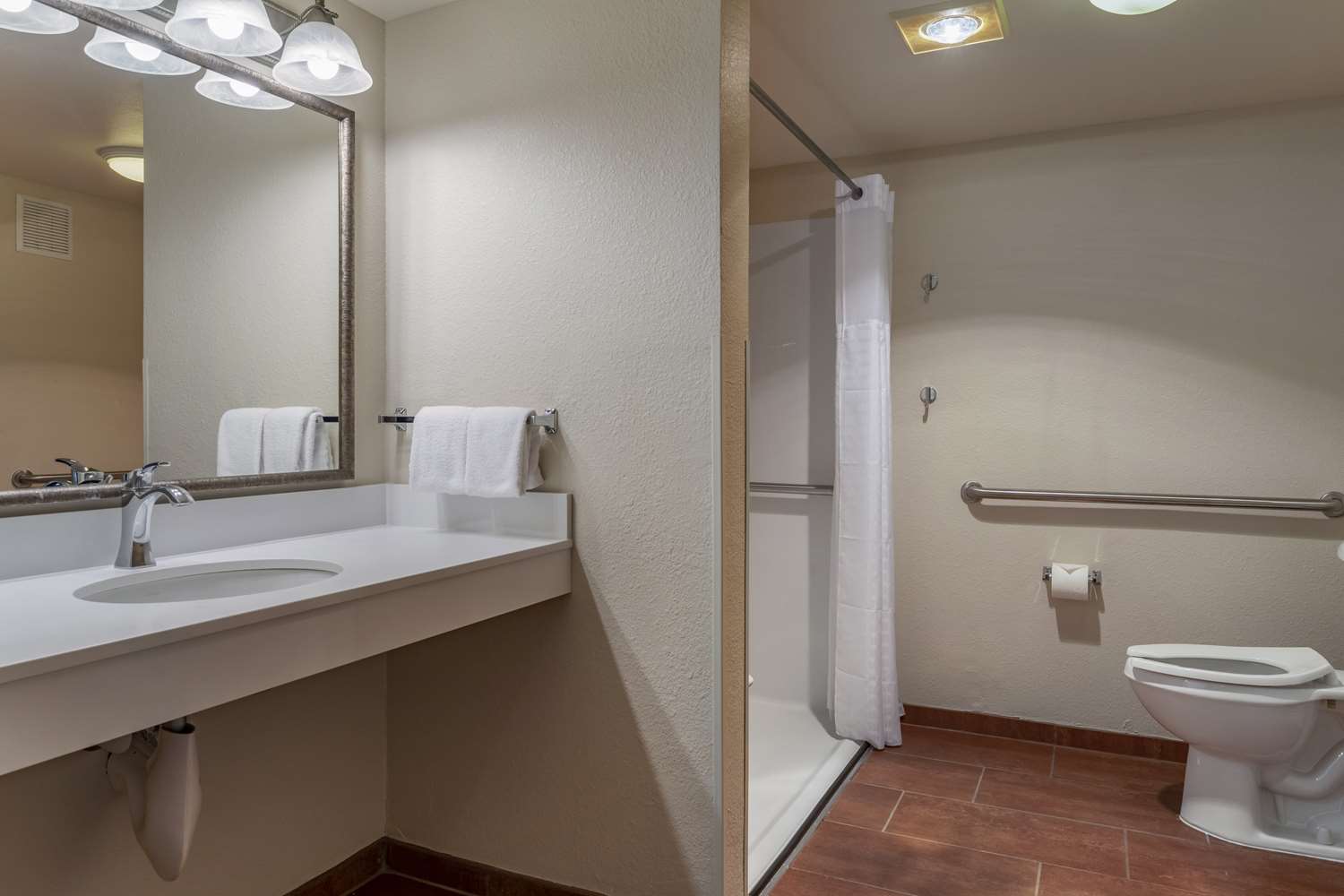 Room, Queen Bed, Accessible, Best Western Plus Royal Oak Hotel 4/4