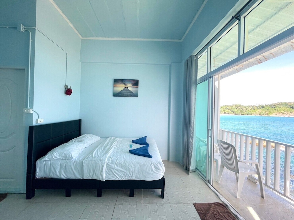 Naiharn On The Rock Resort 14/50
