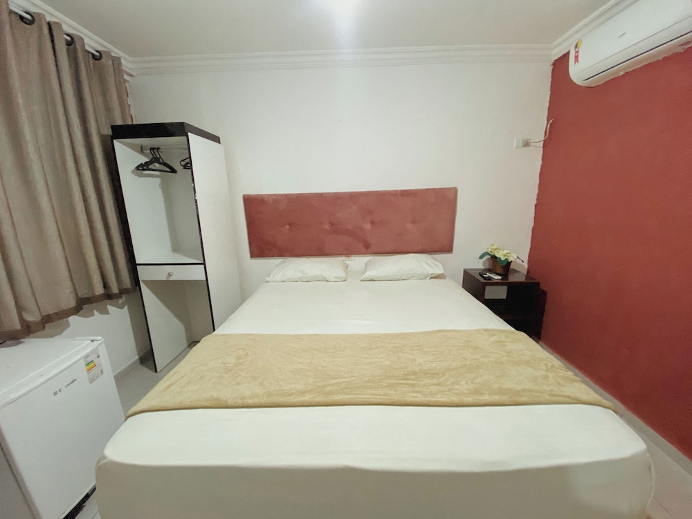HOTEL 5 SOIS 12/50