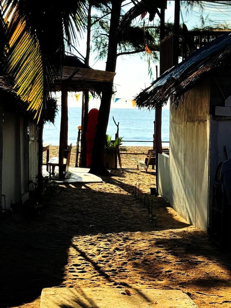 Beach Wave Hotel 32/43