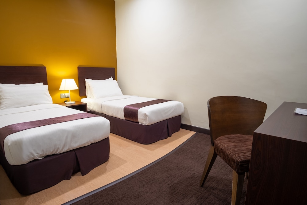SUPERIOR, TWIN BEDS, NO WINDOW