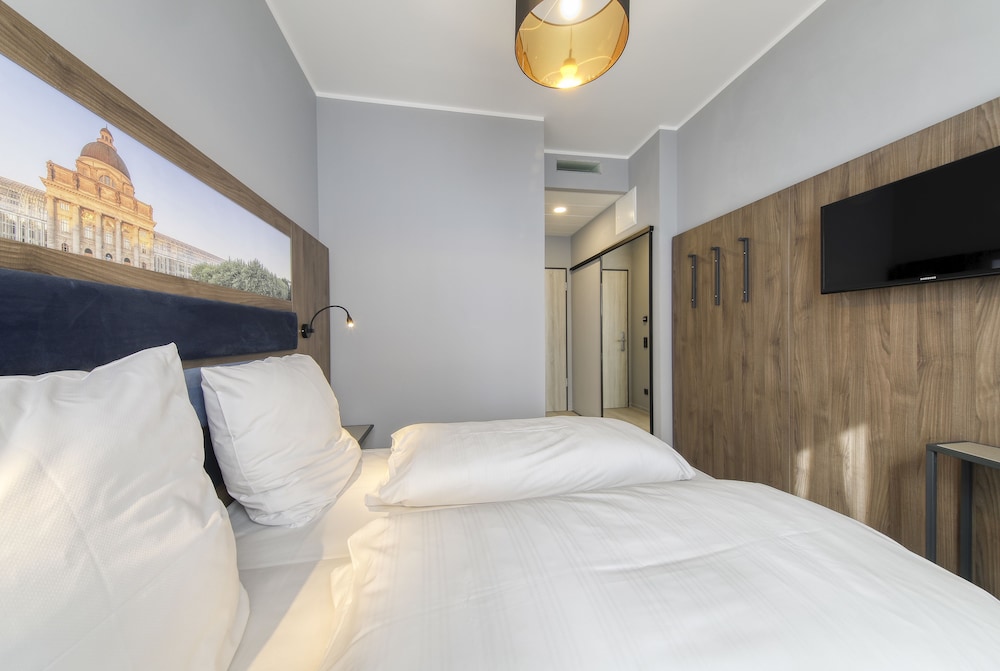 Smart Stay Hotel Station 13/37
