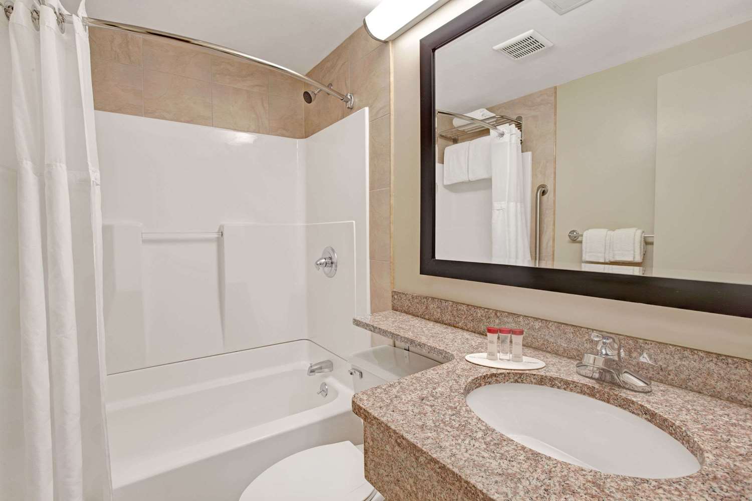 Ramada By Wyndham Staten Island 37/38