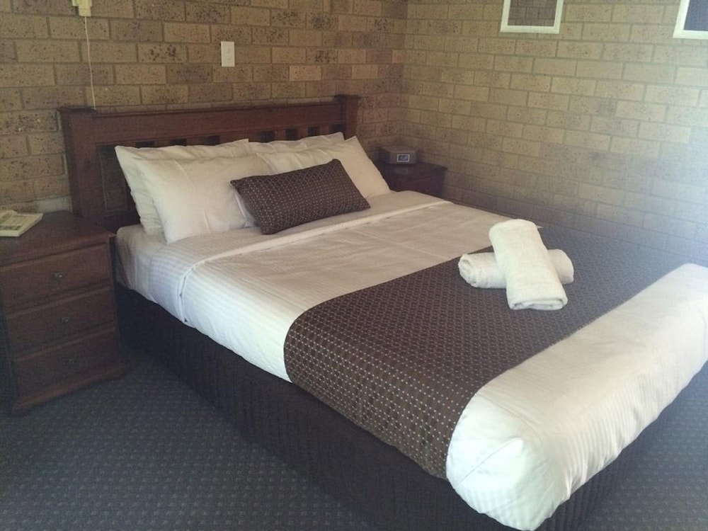 High Country Motor Inn 7/30