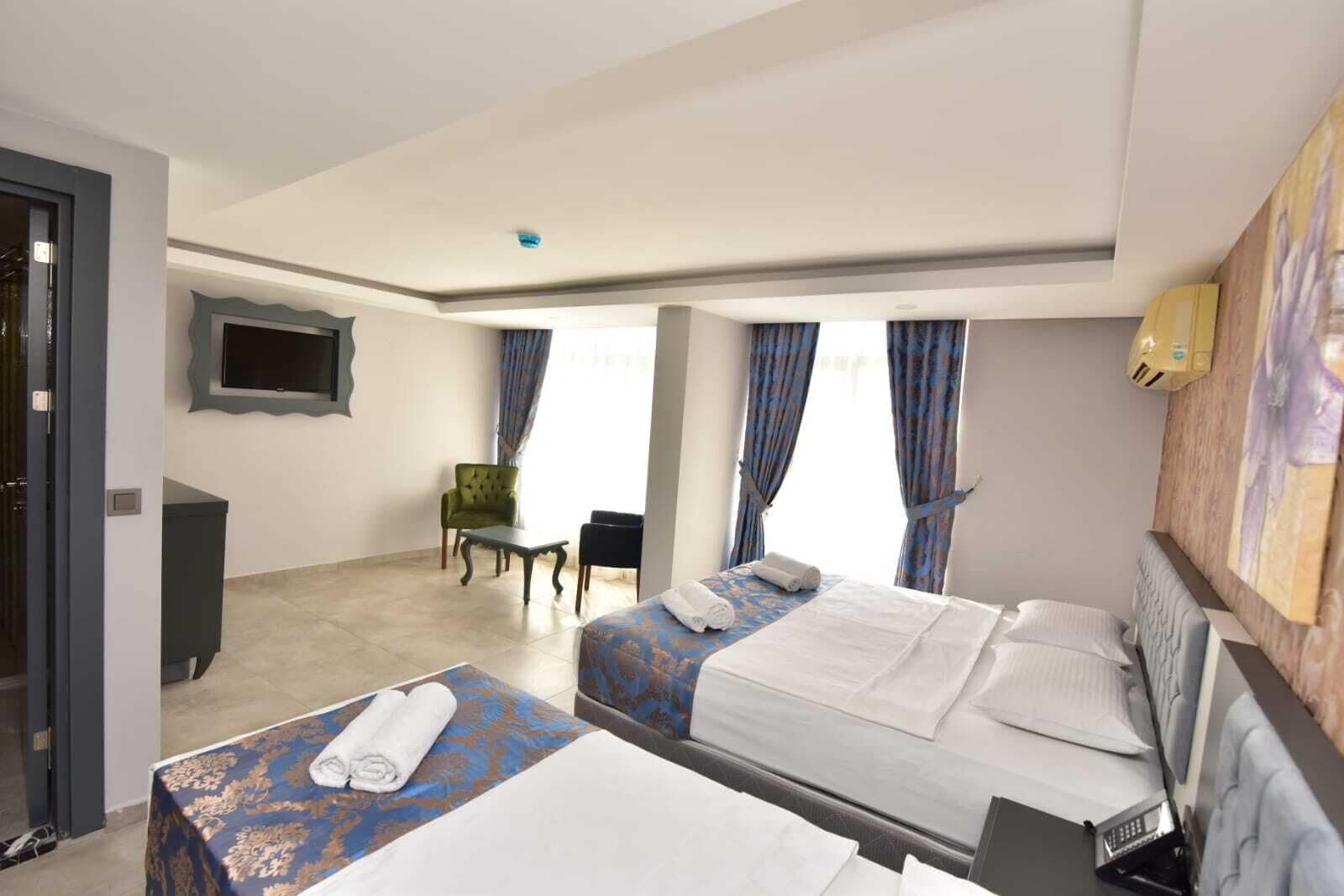 ROOM, TWIN BEDS, PARTIAL SEA VIEW, SMOKING