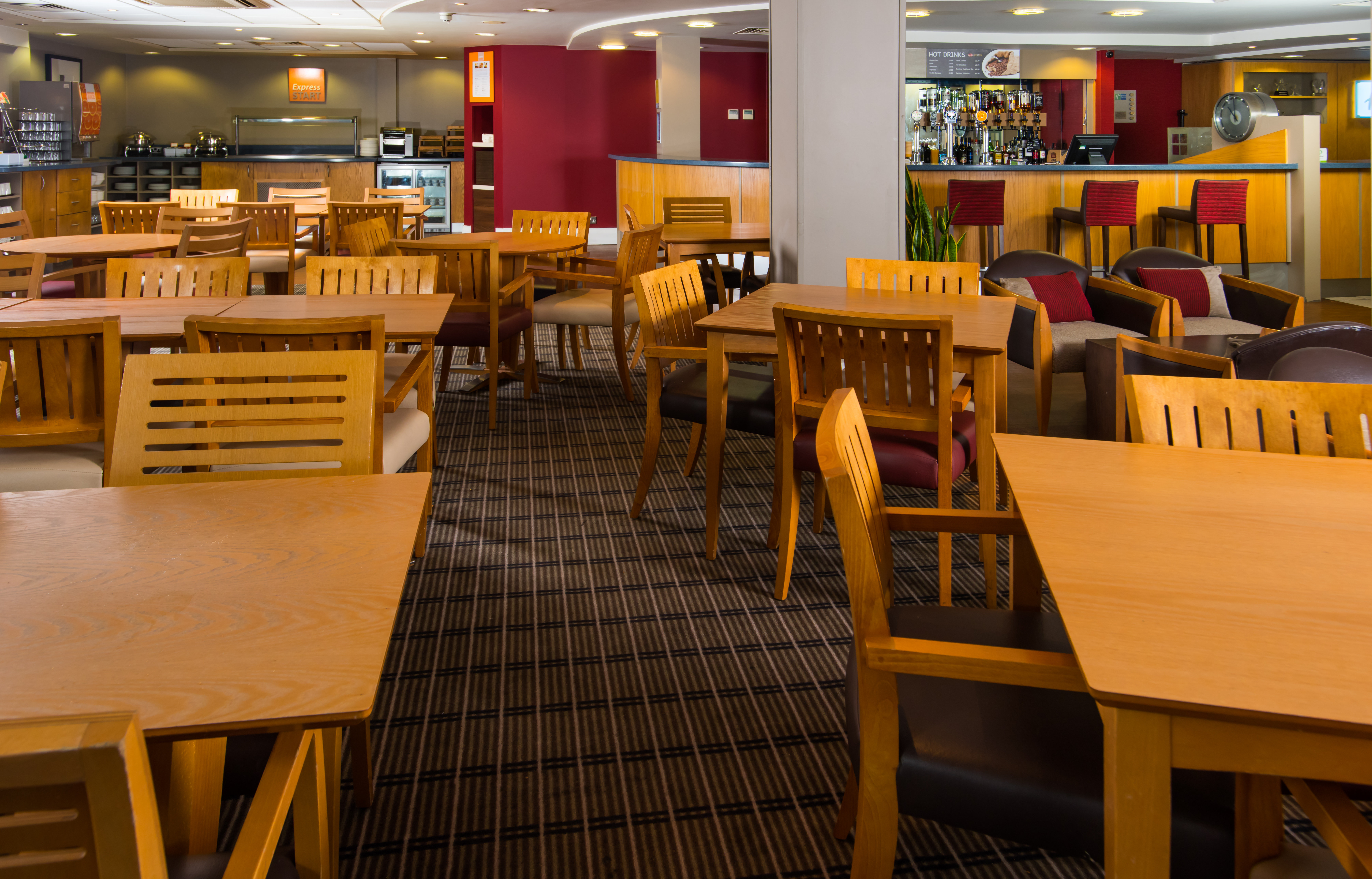 HOLIDAY INN EXPRESS SWANSEA EAST — 5