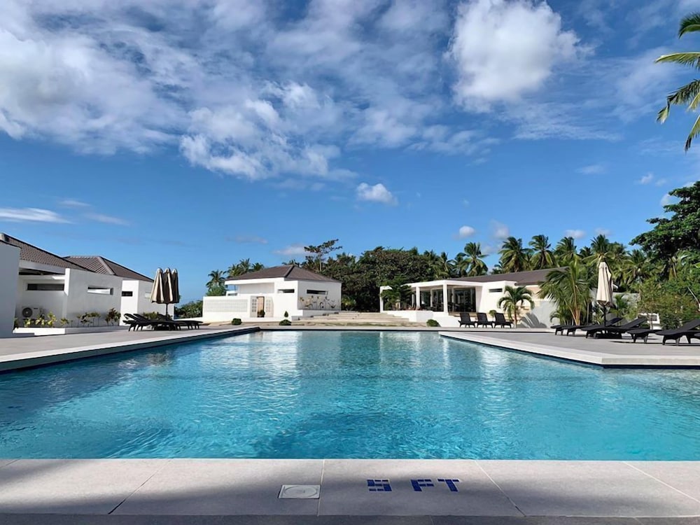 Cebu R Resort Tabuelan 44/50