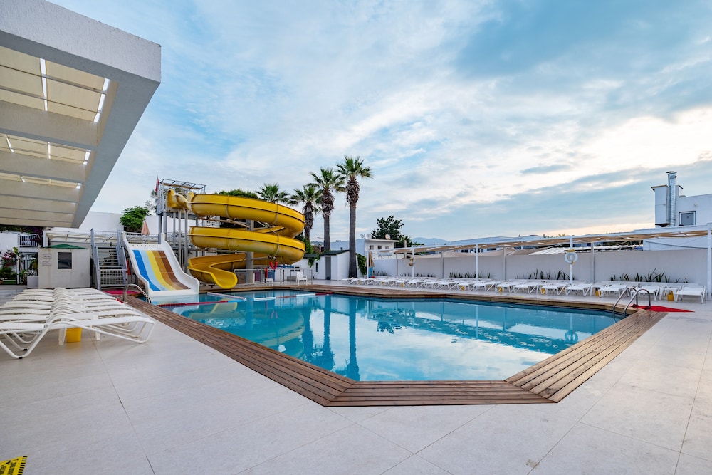 Petunya Beach Resort 11/103