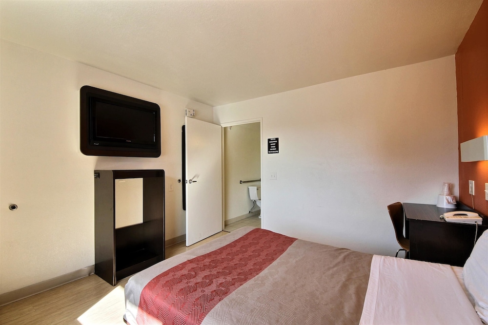 Motel6 Laredo Tx South 16/49