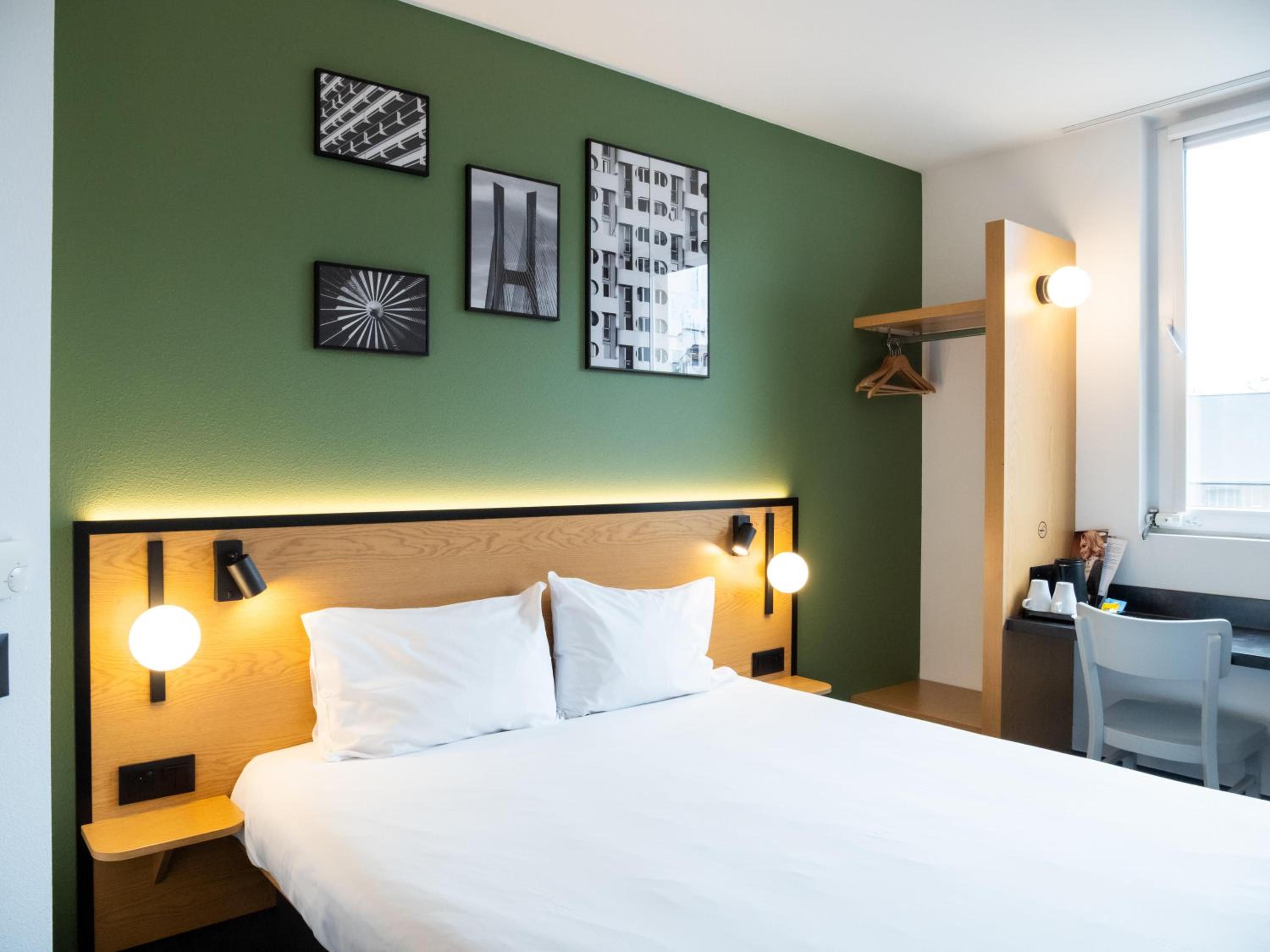 ROOM, DOUBLE BED