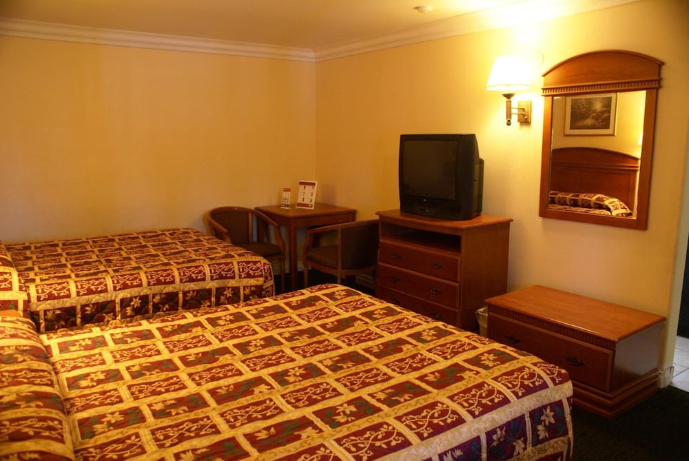 Colony Inn Buena Park 47/64